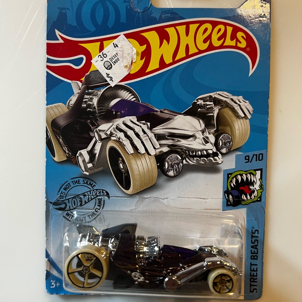 NIB Hot Wheels Hotwheels 9/10 Street Beasts Toy Car - Silver and Black